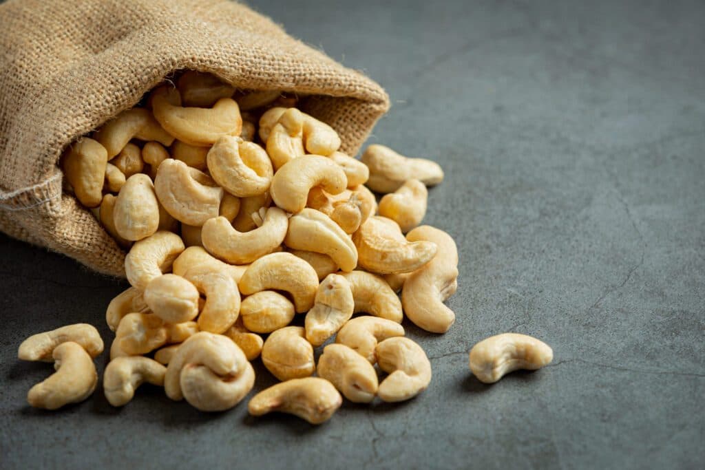 Premium cashew kernels packaging